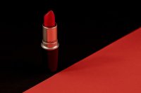 Burgundy make-up is overal en hier draag je het goed