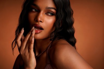 Glazed skin en Hollywood waves domineren de rode loper van Cannes